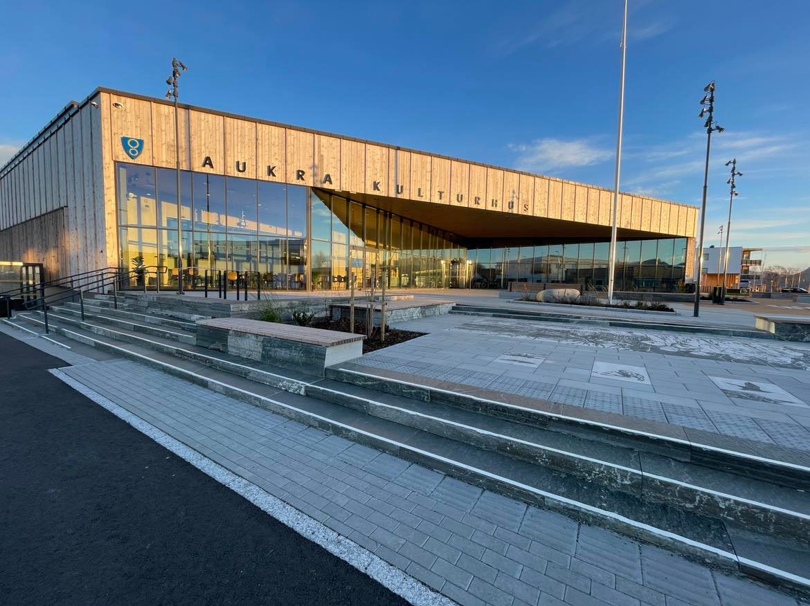 Aukra Kulturhus uteområde Odd Småge